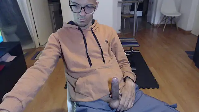 Snapshot of guachin_hunk chatting on 09.30.25 guachin hunk online show from 09.30.25