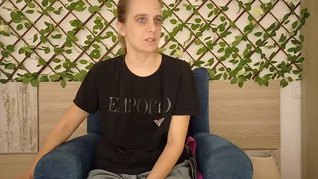 Snapshot of LadyChantale chatting on 11.03.25 LadyChantale online show from 11.03.25