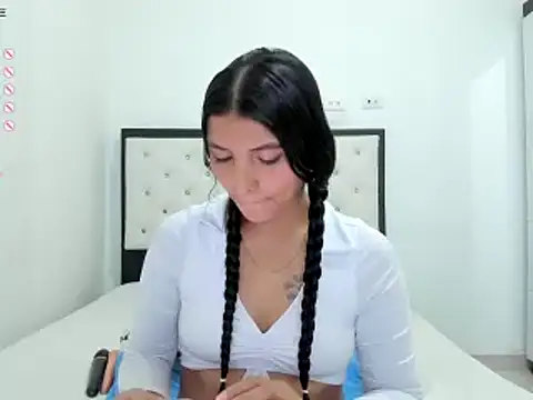 Snapshot of CuteLatinaxx chatting on 03.07.25 CuteLatinaxx online show from 03.07.25