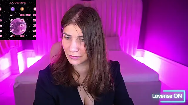 Snapshot of CassandraGood chatting on 11.17.25 CassandraGood online show from 11.17.25