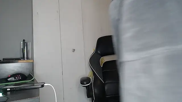 Snapshot of ChrisVacher chatting on 12.04.24 ChrisVacher online show from 12.04.24