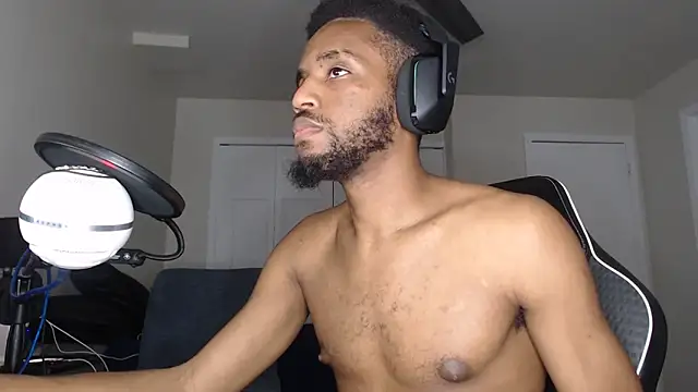 Snapshot of ChrisVacher chatting on 12.23.25 ChrisVacher online show from 12.23.25