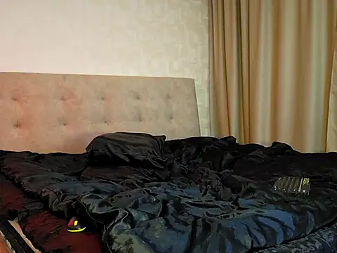 Snapshot of -Yummybabes- chatting on 12.05.25 -Yummybabes- online show from 12.05.25