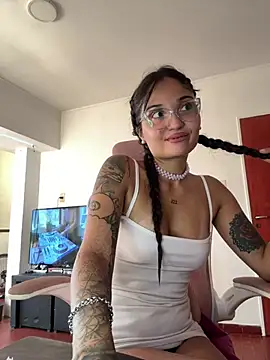 Snapshot of LunaXuan chatting on 01.24.25 LunaXuan online show from 01.24.25