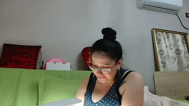 Snapshot of x__KHALEESI__x chatting on 01.24.25 x KHALEESI x online show from 01.24.25