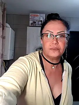 Snapshot of x__KHALEESI__x chatting on 10.07.25 x KHALEESI x online show from 10.07.25