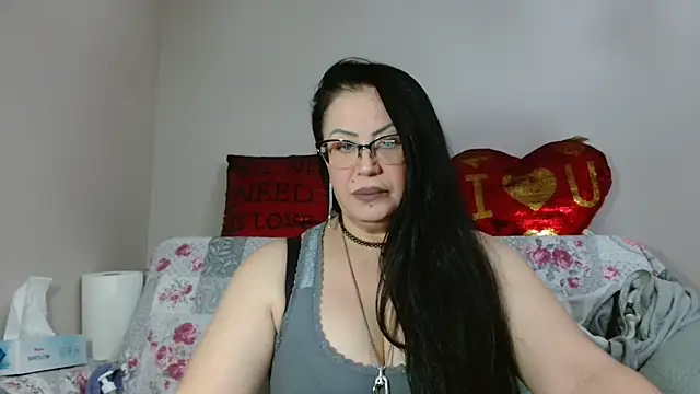 Snapshot of x__KHALEESI__x chatting on 11.09.25 x KHALEESI x online show from 11.09.25