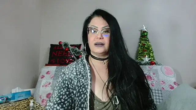 Snapshot of x__KHALEESI__x chatting on 01.05.26 x KHALEESI x online show from 01.05.26