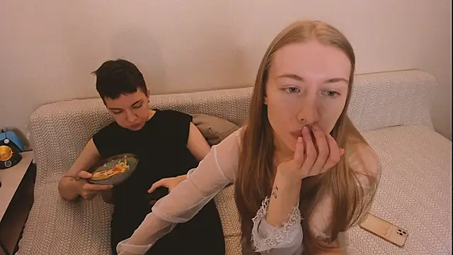 Snapshot of secret_dreams__ chatting on 02.12.26 secret dreams online show from 02.12.26