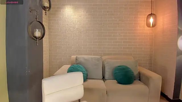 NiaHolland online show from 10.25.25