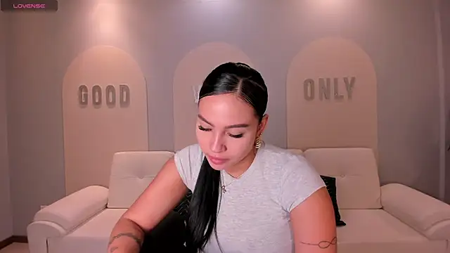 MollyJones  online show from 06.17.26
