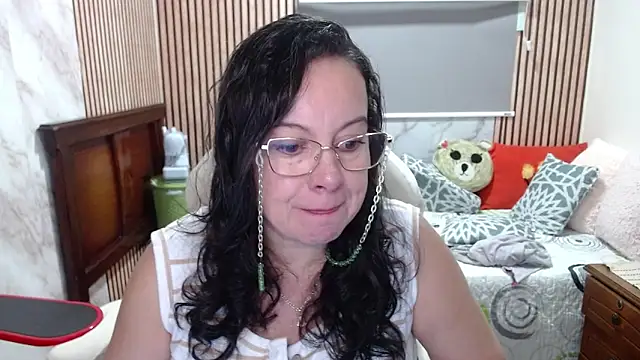 Sonialorens  online show from 05.07.26