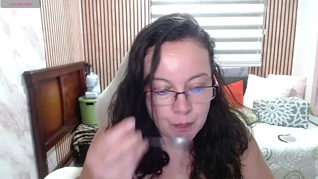Sonialorens  online show from 06.03.26