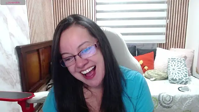 Sonialorens  online show from 06.04.26