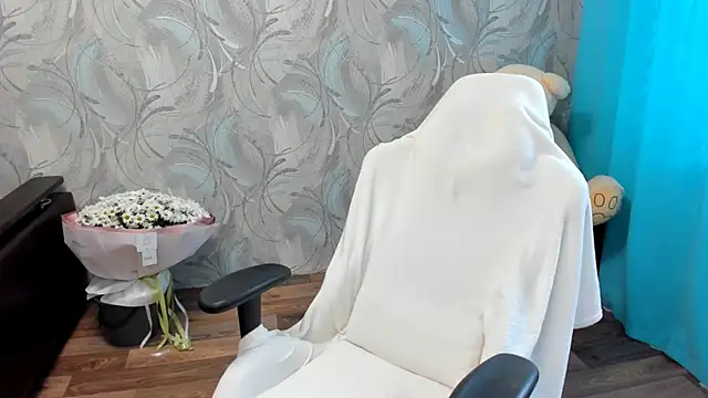 Snapshot of Kitty8meow chatting on 11.30.25 Kitty8meow online show from 11.30.25