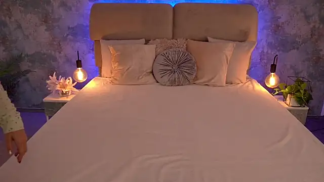 MirandaHobbs online show from 11.10.25