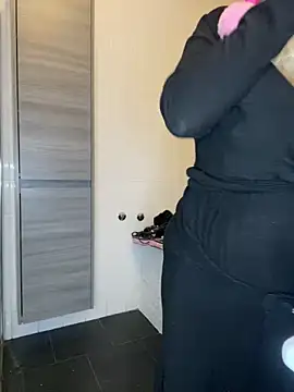 Snapshot of Lisavontease chatting on 12.25.24 Lisavontease online show from 12.25.24