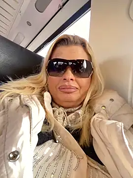 Snapshot of Lisavontease chatting on 02.23.25 Lisavontease online show from 02.23.25