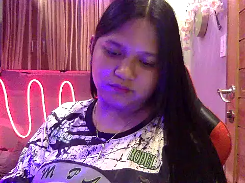 Snapshot of EmpressYna chatting on 09.23.25 EmpressYna online show from 09.23.25