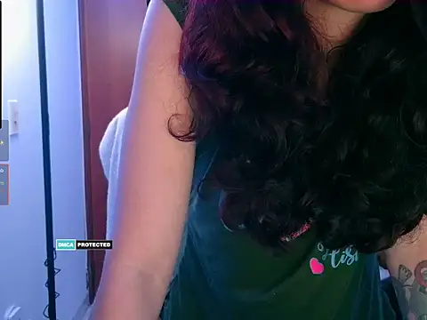 Snapshot of thecherry_Paulette chatting on 11.22.25 thecherry Paulette online show from 11.22.25