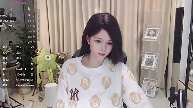 Judy0523 online show from 02.25.25