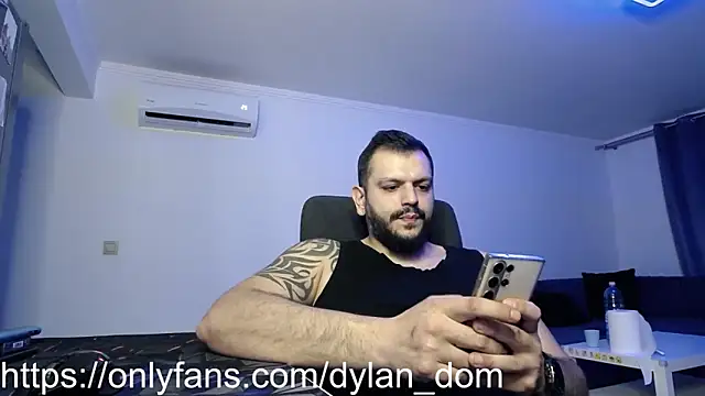 Snapshot of dyllan_dom_ chatting on 03.12.26 dyllan dom online show from 03.12.26