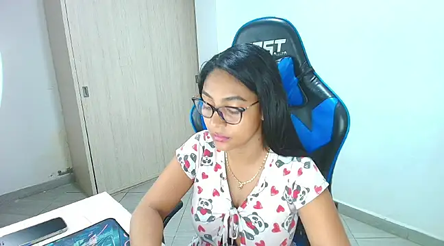 Snapshot of sophiax-x chatting on 02.08.25 sophiax-x online show from 02.08.25