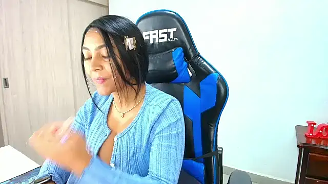 Snapshot of sophiax-x chatting on 09.21.25 sophiax-x online show from 09.21.25