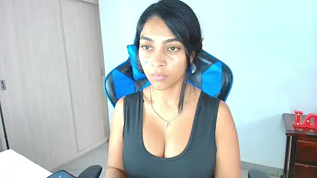 Snapshot of sophiax-x chatting on 09.29.25 sophiax-x online show from 09.29.25