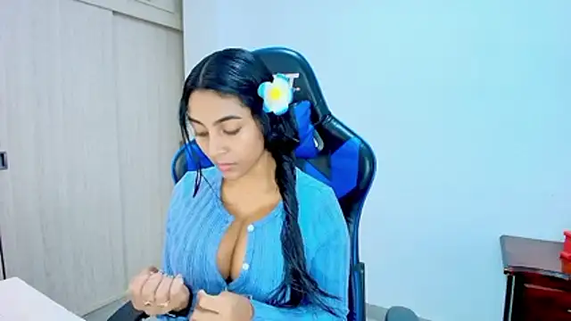 Snapshot of sophiax-x chatting on 12.17.25 sophiax-x online show from 12.17.25