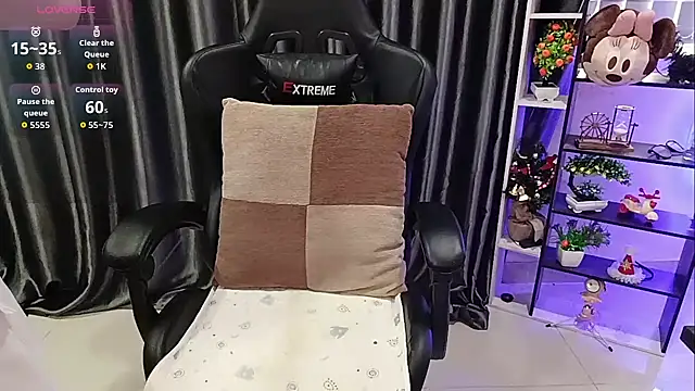 Yuki-yio online show from 10.28.25