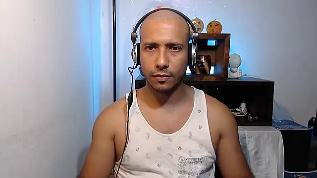 Snapshot of thommerxxx chatting on 06.14.26 thommerxxx online show from 06.14.26