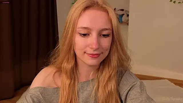 Snapshot of berrry_girl chatting on 05.13.26 berrry girl online show from 05.13.26