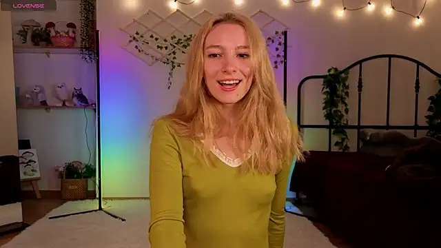 Snapshot of berrry_girl chatting on 05.29.26 berrry girl online show from 05.29.26