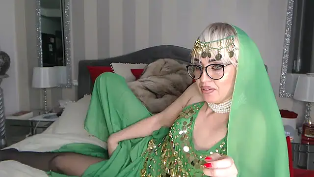 LuanaColucci online show from 12.14.24