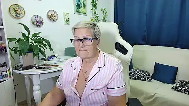 Selenna57 online show from 12.19.25