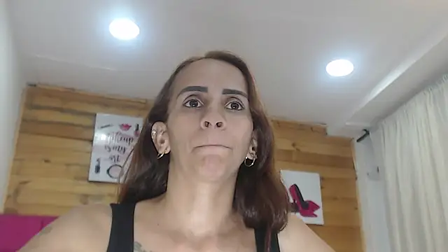 Amber Moore online show from 10.16.25