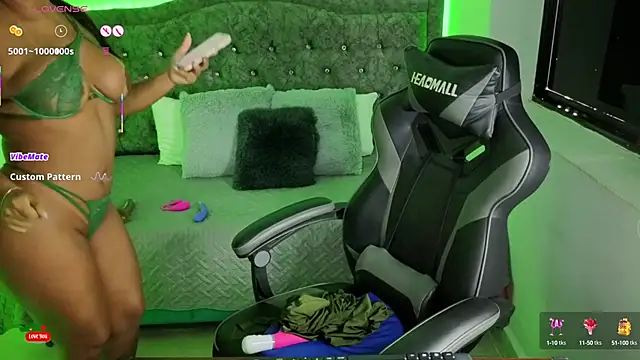 nashiira  online show from 09.10.25