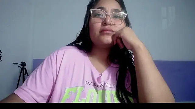 Snapshot of sirena_15 chatting on 05.21.26 sirena 15 online show from 05.21.26