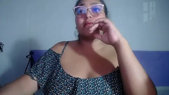 Snapshot of sirena_15 chatting on 05.29.26 sirena 15 online show from 05.29.26