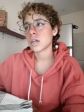 Snapshot of EmmaMelissa0521 chatting on 12.29.24 EmmaMelissa0521 online show from 12.29.24