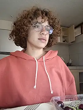 Snapshot of EmmaMelissa0521 chatting on 12.31.24 EmmaMelissa0521 online show from 12.31.24