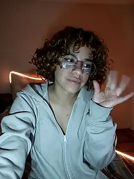 Snapshot of EmmaMelissa0521 chatting on 01.27.25 EmmaMelissa0521 online show from 01.27.25