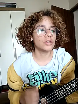 Snapshot of EmmaMelissa0521 chatting on 02.05.25 EmmaMelissa0521 online show from 02.05.25