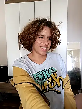 Snapshot of EmmaMelissa0521 chatting on 02.05.25 EmmaMelissa0521 online show from 02.05.25