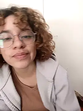 Snapshot of EmmaMelissa0521 chatting on 02.14.25 EmmaMelissa0521 online show from 02.14.25