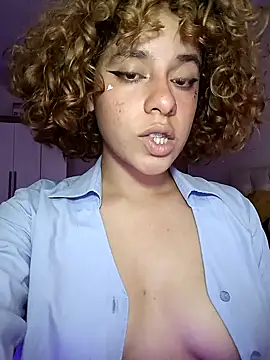 Snapshot of EmmaMelissa0521 chatting on 03.16.25 EmmaMelissa0521 online show from 03.16.25