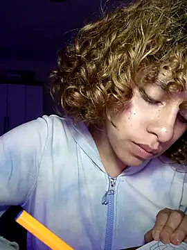 Snapshot of EmmaMelissa0521 chatting on 03.21.25 EmmaMelissa0521 online show from 03.21.25