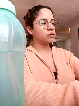 Snapshot of EmmaMelissa0521 chatting on 09.29.25 EmmaMelissa0521 online show from 09.29.25