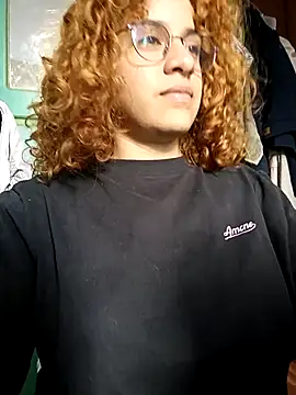 Snapshot of EmmaMelissa0521 chatting on 10.04.25 EmmaMelissa0521 online show from 10.04.25